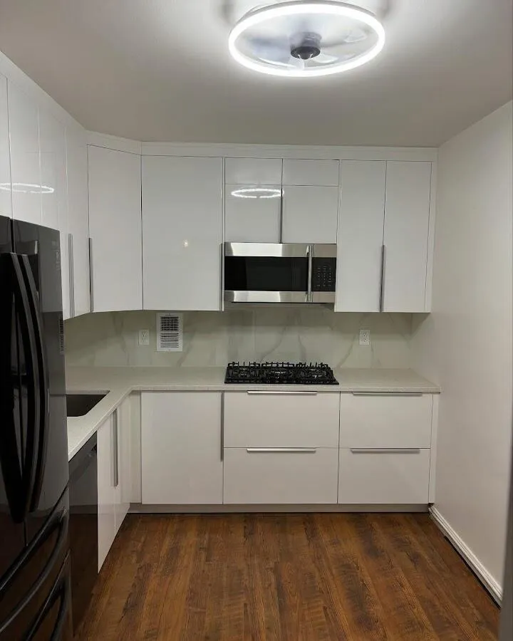 Renovated kitchen with quartz countertops in Alton